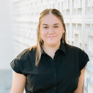 image of agent Coral Logan